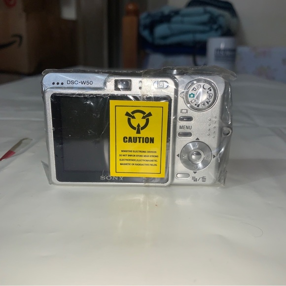 Sony Cyber-shot DSC-W50 6.0 MP Digital Camera - Silver - Picture 6 of 13